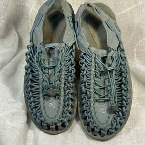 Keen Uneek almost NEW great arch support sandals